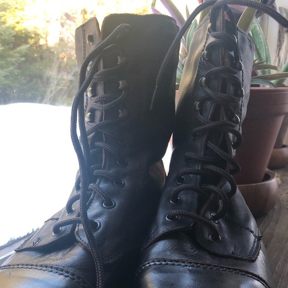 LaceUp leather Boots - Picture 2 of 8